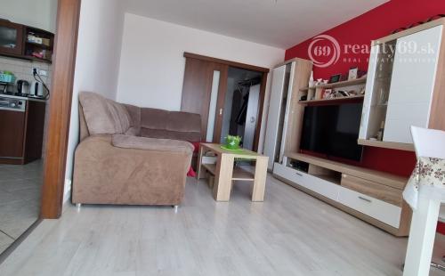 REZERVOVANÉ - JAZERO ČINGOVSKÁ - 3 IZBOVÝ ZREKONŠTRUOVANÝ BYT  68 M2 S VEĽKOU LODŽIOU