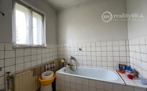 NIŽNÁ MYŠĽA - 4 IZBOVÝ RD V DOBROM STAVE, POZEMOK 538 M2.