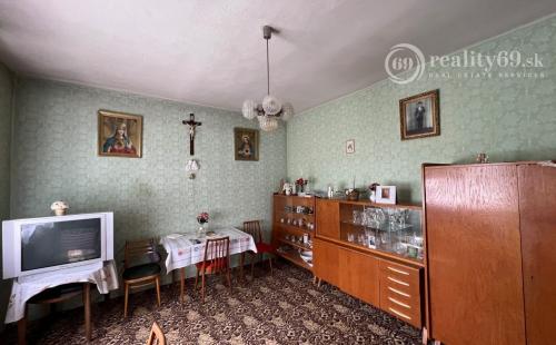 NIŽNÁ MYŠĽA - 4 IZBOVÝ RD V DOBROM STAVE, POZEMOK 538 M2.