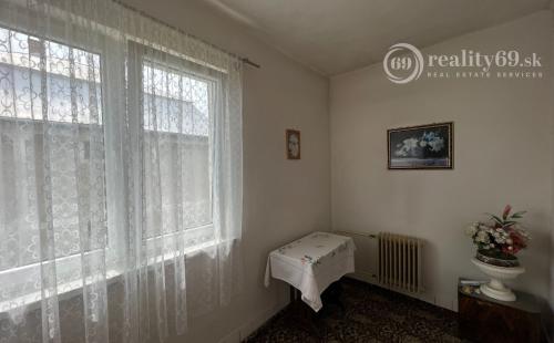 NIŽNÁ MYŠĽA - 4 IZBOVÝ RD V DOBROM STAVE, POZEMOK 538 M2.