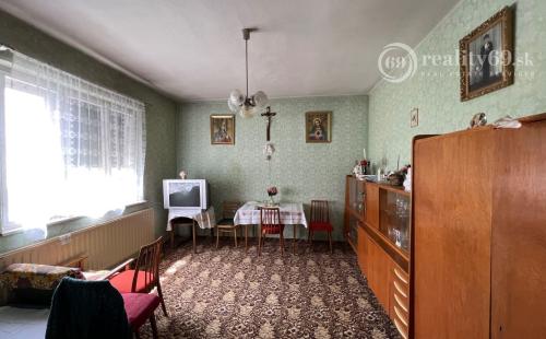 NIŽNÁ MYŠĽA - 4 IZBOVÝ RD V DOBROM STAVE, POZEMOK 538 M2.