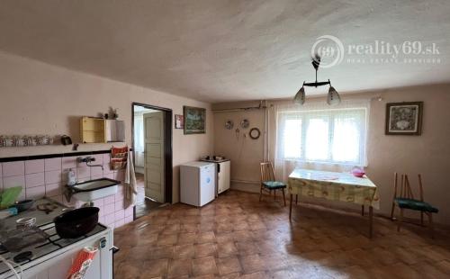 NIŽNÁ MYŠĽA - 4 IZBOVÝ RD V DOBROM STAVE, POZEMOK 538 M2.