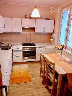 JAZERO - AZOVSKÁ -  1 IZBOVÝ BYT 42 M2, PO KOMPLETNEJ REKONŠTRUKCII.