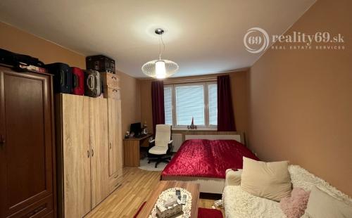 JAZERO - AZOVSKÁ -  1 IZBOVÝ BYT 42 M2, PO KOMPLETNEJ REKONŠTRUKCII.