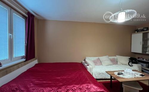 JAZERO - AZOVSKÁ -  1 IZBOVÝ BYT 42 M2, PO KOMPLETNEJ REKONŠTRUKCII.