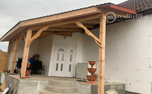 MAĎARSKO - LAK PEKNÝ 2 IZBOVÝ ZREKONŠTRUOVANÝ RD S GARÁŽOU