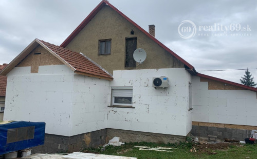 MAĎARSKO - LAK PEKNÝ 2 IZBOVÝ ZREKONŠTRUOVANÝ RD S GARÁŽOU