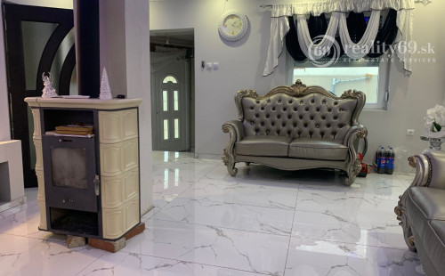 MAĎARSKO - LAK PEKNÝ 2 IZBOVÝ ZREKONŠTRUOVANÝ RD S GARÁŽOU