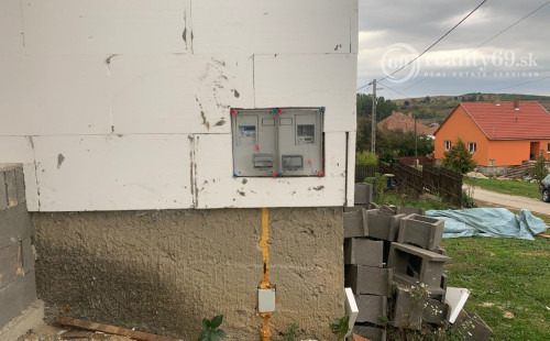 MAĎARSKO - LAK PEKNÝ 2 IZBOVÝ ZREKONŠTRUOVANÝ RD S GARÁŽOU