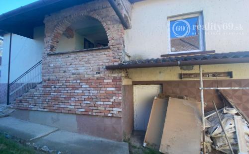 MAĎARSKO - SZENDRO - PEKNÝ 3 IZBOVÝ RODINNÝ DOM S TERASOU