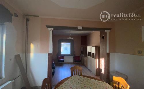 MAĎARSKO - SZENDRO - PEKNÝ 3 IZBOVÝ RODINNÝ DOM S TERASOU