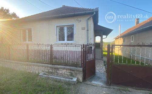 MAĎARSKO - SZENDRO - PEKNÝ 3 IZBOVÝ RODINNÝ DOM S TERASOU