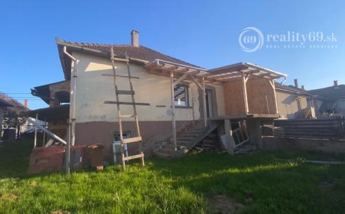 MAĎARSKO - SZENDRO - PEKNÝ 3 IZBOVÝ RODINNÝ DOM S TERASOU