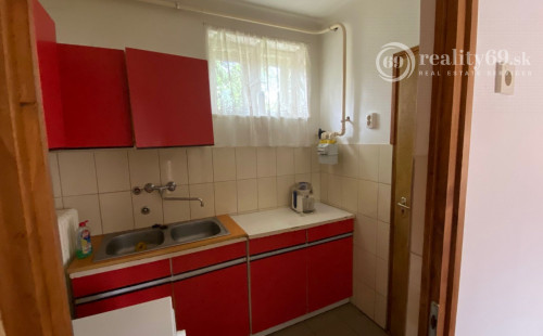 MAĎARSKO - SZENDRO - PEKNÝ 3 IZBOVÝ RODINNÝ DOM S VERANDOU A S GARÁŽOU