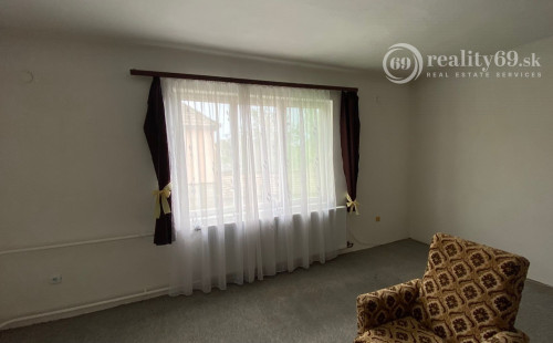 MAĎARSKO - SZENDRO - PEKNÝ 3 IZBOVÝ RODINNÝ DOM S VERANDOU A S GARÁŽOU