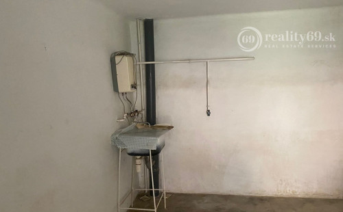 MAĎARSKO - SZENDRO - PEKNÝ 3 IZBOVÝ RODINNÝ DOM S VERANDOU A S GARÁŽOU