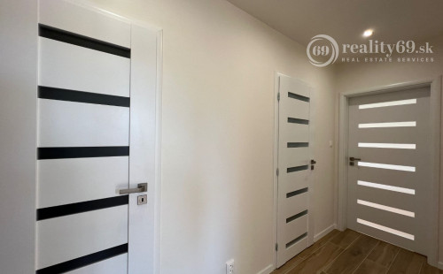 TERASA - BERNOLÁKOVÁ 3 IZBOVÝ ZREKONŠTRUOVANÝ BYT 3/8 POSCHODIE, 68M2 NOVÁ REKONŠTRUKCIA, LODŽIA