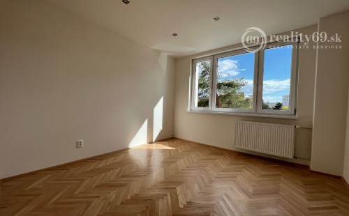 TERASA - BERNOLÁKOVÁ 3 IZBOVÝ ZREKONŠTRUOVANÝ BYT 3/8 POSCHODIE, 68M2 NOVÁ REKONŠTRUKCIA, LODŽIA