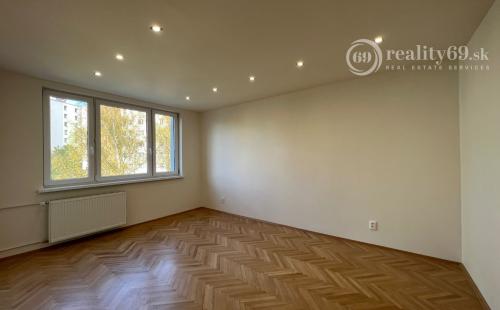 TERASA - BERNOLÁKOVÁ 3 IZBOVÝ ZREKONŠTRUOVANÝ BYT 3/8 POSCHODIE, 68M2 NOVÁ REKONŠTRUKCIA, LODŽIA