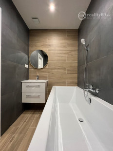 TERASA - BERNOLÁKOVÁ 3 IZBOVÝ ZREKONŠTRUOVANÝ BYT 3/8 POSCHODIE, 68M2 NOVÁ REKONŠTRUKCIA, LODŽIA