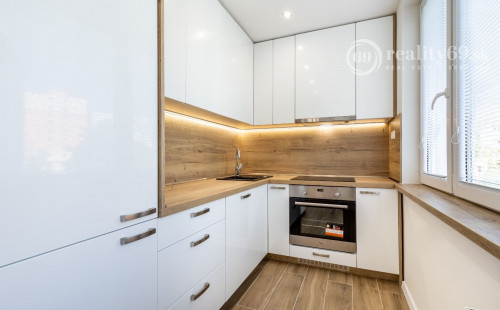 REZERVOVANÉ - TERASA - BERNOLÁKOVÁ 3 IZBOVÝ ZREKONŠTRUOVANÝ BYT 3/8 POSCHODIE, 68M2 NOVÁ REKONŠTRUKCIA, LODŽIA