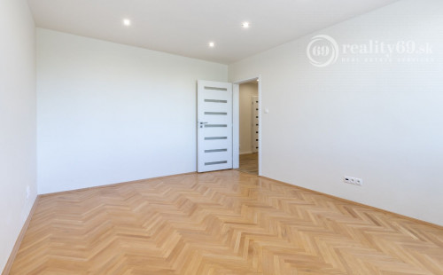 REZERVOVANÉ - TERASA - BERNOLÁKOVÁ 3 IZBOVÝ ZREKONŠTRUOVANÝ BYT 3/8 POSCHODIE, 68M2 NOVÁ REKONŠTRUKCIA, LODŽIA