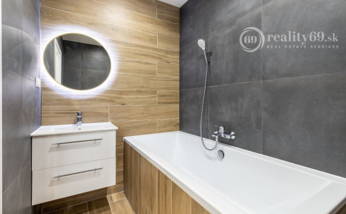 REZERVOVANÉ - TERASA - BERNOLÁKOVÁ 3 IZBOVÝ ZREKONŠTRUOVANÝ BYT 3/8 POSCHODIE, 68M2 NOVÁ REKONŠTRUKCIA, LODŽIA