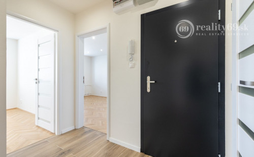 REZERVOVANÉ - TERASA - BERNOLÁKOVÁ 3 IZBOVÝ ZREKONŠTRUOVANÝ BYT 3/8 POSCHODIE, 68M2 NOVÁ REKONŠTRUKCIA, LODŽIA