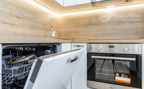 REZERVOVANÉ - TERASA - BERNOLÁKOVÁ 3 IZBOVÝ ZREKONŠTRUOVANÝ BYT 3/8 POSCHODIE, 68M2 NOVÁ REKONŠTRUKCIA, LODŽIA