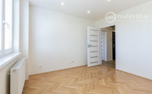 REZERVOVANÉ - TERASA - BERNOLÁKOVÁ 3 IZBOVÝ ZREKONŠTRUOVANÝ BYT 3/8 POSCHODIE, 68M2 NOVÁ REKONŠTRUKCIA, LODŽIA