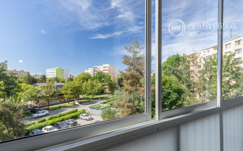 REZERVOVANÉ - TERASA - BERNOLÁKOVÁ 3 IZBOVÝ ZREKONŠTRUOVANÝ BYT 3/8 POSCHODIE, 68M2 NOVÁ REKONŠTRUKCIA, LODŽIA