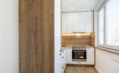 REZERVOVANÉ - TERASA - BERNOLÁKOVÁ 3 IZBOVÝ ZREKONŠTRUOVANÝ BYT 3/8 POSCHODIE, 68M2 NOVÁ REKONŠTRUKCIA, LODŽIA