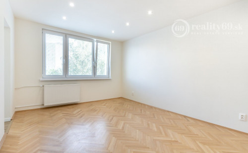 REZERVOVANÉ - TERASA - BERNOLÁKOVÁ 3 IZBOVÝ ZREKONŠTRUOVANÝ BYT 3/8 POSCHODIE, 68M2 NOVÁ REKONŠTRUKCIA, LODŽIA