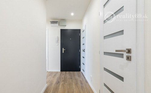 REZERVOVANÉ - TERASA - BERNOLÁKOVÁ 3 IZBOVÝ ZREKONŠTRUOVANÝ BYT 3/8 POSCHODIE, 68M2 NOVÁ REKONŠTRUKCIA, LODŽIA