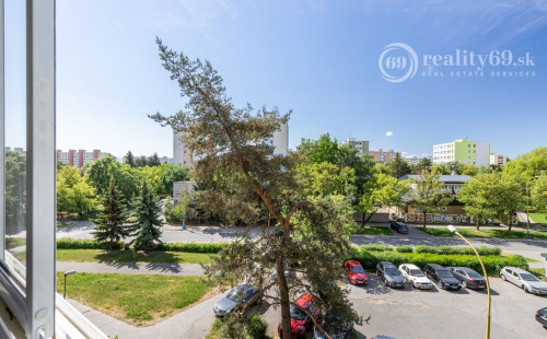 REZERVOVANÉ - TERASA - BERNOLÁKOVÁ 3 IZBOVÝ ZREKONŠTRUOVANÝ BYT 3/8 POSCHODIE, 68M2 NOVÁ REKONŠTRUKCIA, LODŽIA