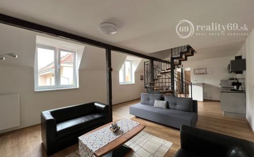 REZERVOVANÉ - CENTRUM MESTA - MÄSIARSKA ULICA, PASÁŽ VALENTINA MODERNÝ ZARIADENÝ 3 IZBOVÝ BYT.