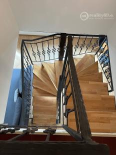 REZERVOVANÉ - CENTRUM MESTA - MÄSIARSKA ULICA, PASÁŽ VALENTINA MODERNÝ ZARIADENÝ 3 IZBOVÝ BYT.