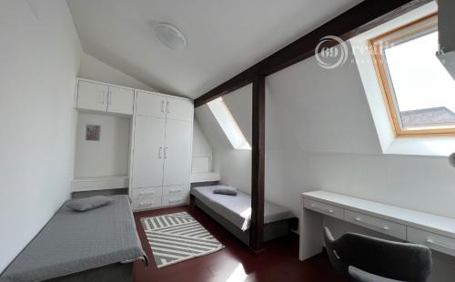 REZERVOVANÉ - CENTRUM MESTA - MÄSIARSKA ULICA, PASÁŽ VALENTINA MODERNÝ ZARIADENÝ 3 IZBOVÝ BYT.