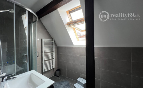 REZERVOVANÉ - CENTRUM MESTA - MÄSIARSKA ULICA, PASÁŽ VALENTINA MODERNÝ ZARIADENÝ 3 IZBOVÝ BYT.