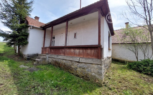 MAĎARSKO - SZŐLŐSARDÓ - 2 SEDLIACKE DOMY V KRÁSNOM PROSTREDÍ