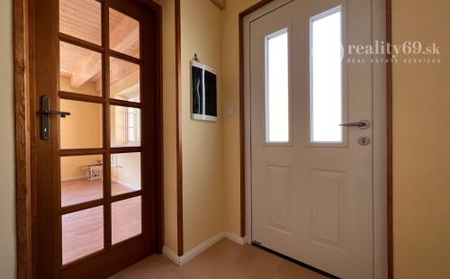 HAČAVA - KVALITNÁ NOVOSTAVBA 3 IZBOVÉHO RD V KRÁSNEJ PRÍRODE.