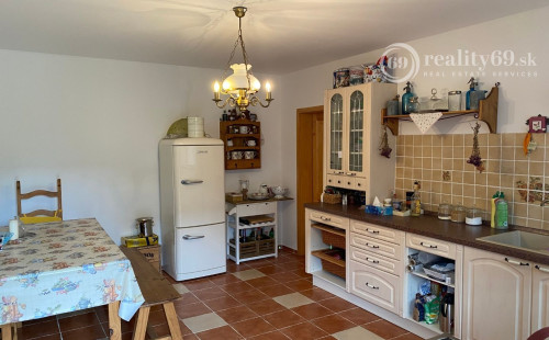 HRHOV - ROMANTICKÁ CHALUPA PRE NÁROČNÉHO KLIENTA, TENISOVÝ KURT, ALTÁNOK.