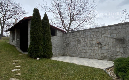 HRHOV - ROMANTICKÁ CHALUPA PRE NÁROČNÉHO KLIENTA, TENISOVÝ KURT, ALTÁNOK.