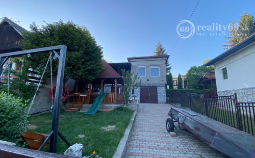 MAĎARSKO - JAZERO RAKACA PEKNÁ ZREKONŠTRUOVANÁ CHATA, GARÁŽ, ALTÁNOK