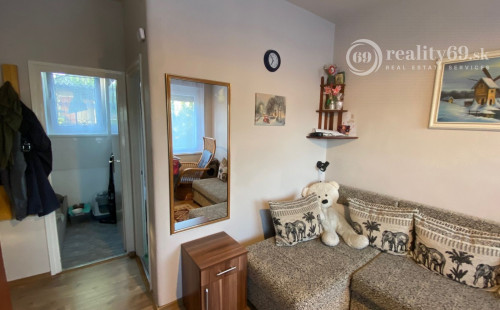 MAĎARSKO - JAZERO RAKACA PEKNÁ ZREKONŠTRUOVANÁ CHATA, GARÁŽ, ALTÁNOK