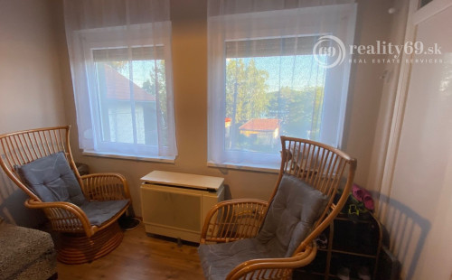 MAĎARSKO - JAZERO RAKACA PEKNÁ ZREKONŠTRUOVANÁ CHATA, GARÁŽ, ALTÁNOK