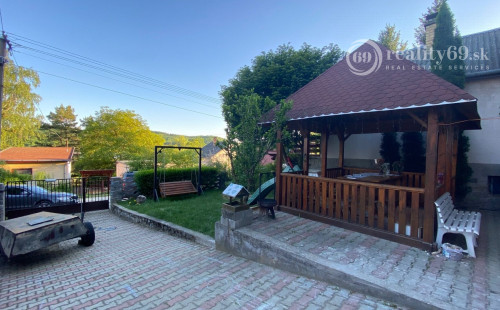 MAĎARSKO - JAZERO RAKACA PEKNÁ ZREKONŠTRUOVANÁ CHATA, GARÁŽ, ALTÁNOK