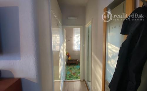 MAĎARSKO - JAZERO RAKACA PEKNÁ ZREKONŠTRUOVANÁ CHATA, GARÁŽ, ALTÁNOK