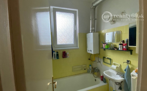 MAĎARSKO - JAZERO RAKACA PEKNÁ ZREKONŠTRUOVANÁ CHATA, GARÁŽ, ALTÁNOK