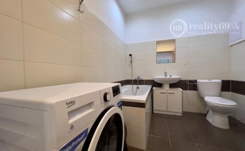 FURČA - NOVOSTAVBA 2 IZBOVÝ TEHLOVÝ BYT S PARKOVACÍM MIESTOM.